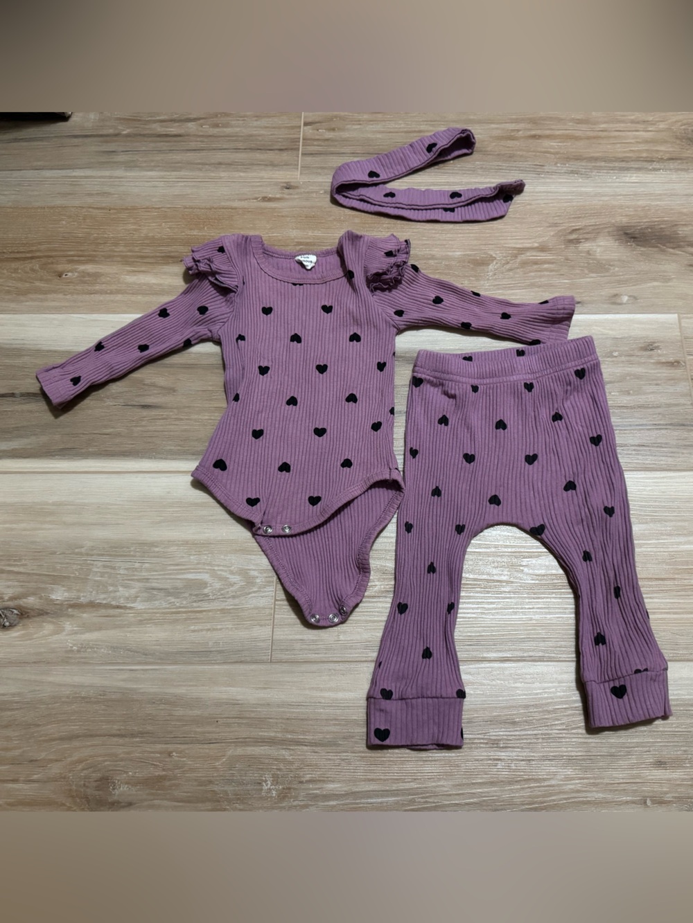 Purple ribbed outfit with black hearts